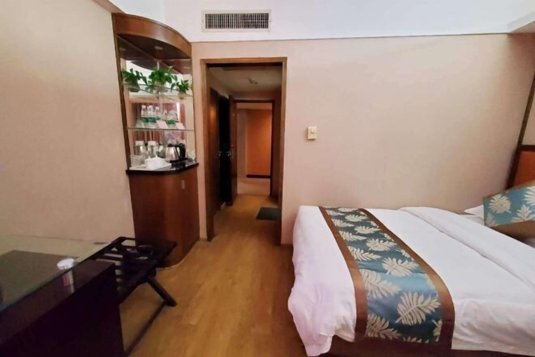 Bedroom 3, Hedong Hotel, Shenzhen