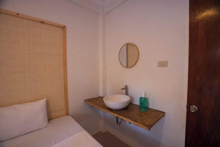 Bathroom, Mad Monkey Panglao, Panglao