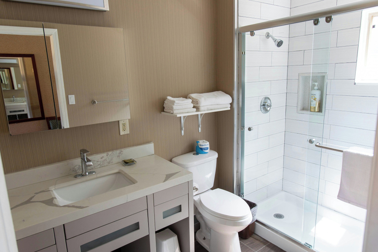 Bathroom 4, Pacific Heights Inn, San Francisco