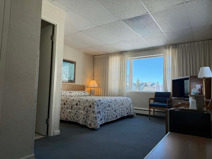 Bedroom 5, The Shoreline Inn, Cook