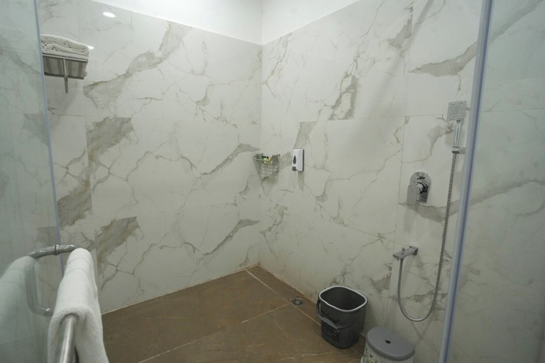 Bathroom, Hotel Govind Residency, Mathura