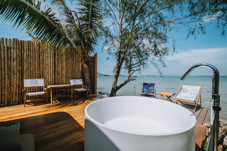 Outdoor spa tub 5, Sea Sand See Sky Beach Front Resort, Phuket Island