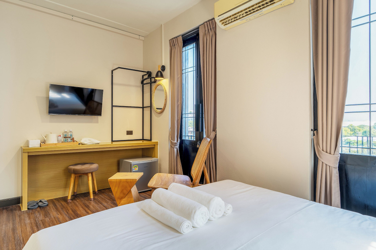 Room 2, Travis Samyan, Pathum Wan