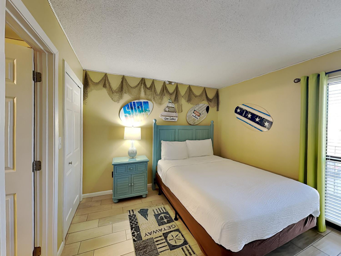 Bedroom 2, Edgewater Tower I, Bay
