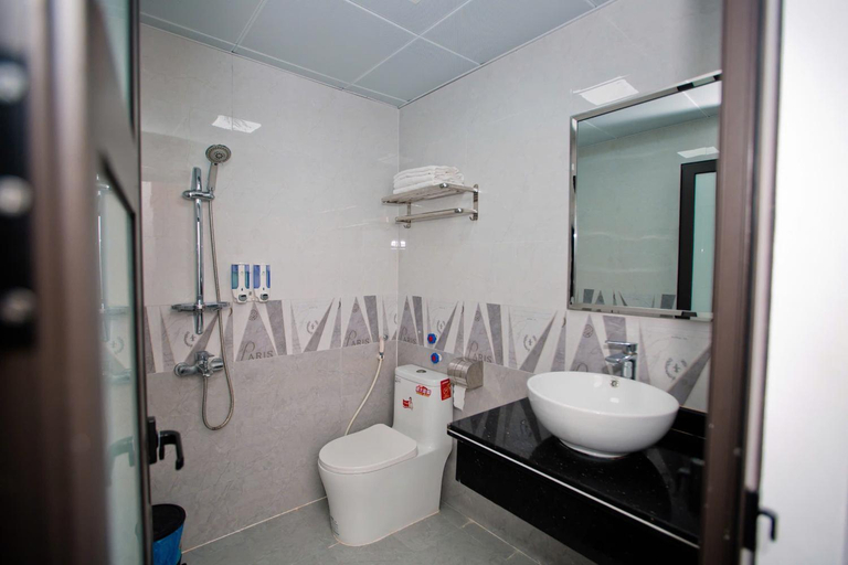 Bathroom 3, KING HOUSE HOTEL, Móng Cái