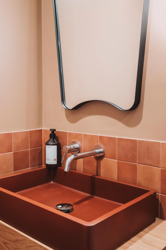 Bathroom 3, Royal Hotel Orange, Orange