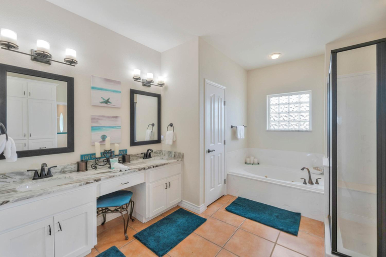 Bathroom 4, Sunrise Beach Villa, Nueces