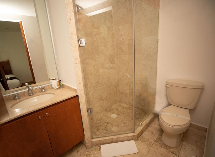 Bathroom, Residence L'heritage Aristóteles 225 by Bluebay, Mexico City