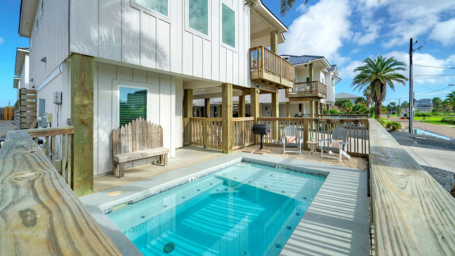 Sport & Beauty, Wild Horse by AvantStay Walk to Beach Pool, Nueces
