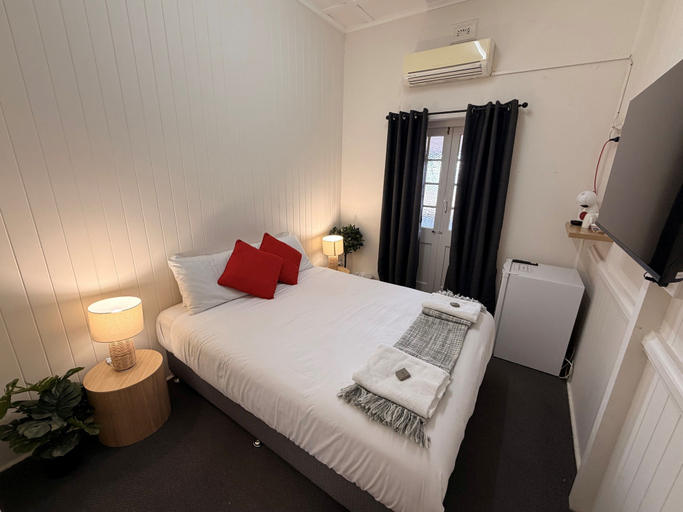 Bedroom 3, Hotel Metropole Proserpine, Whitsunday