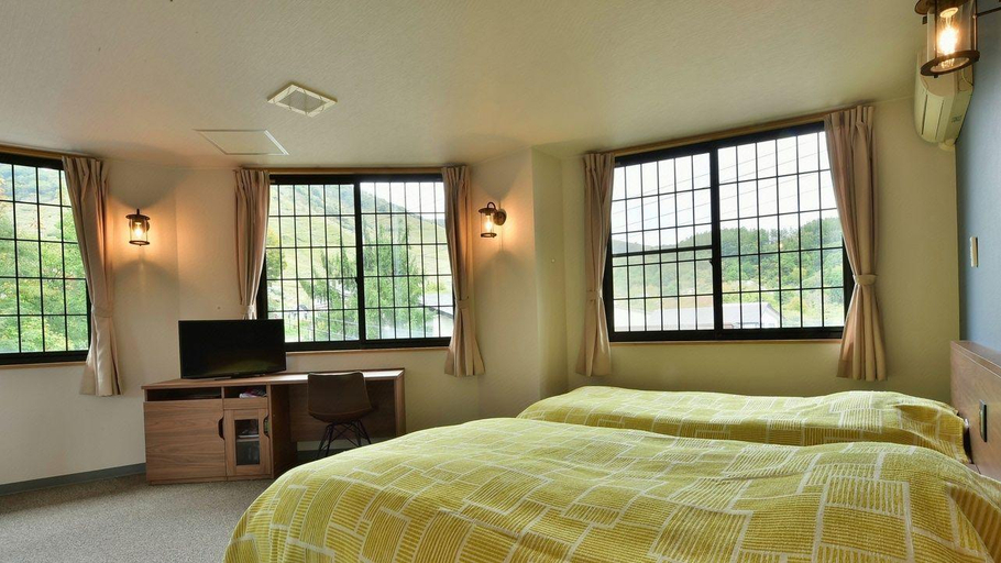 Bedroom 2, Petit Hotel Iris, Otari