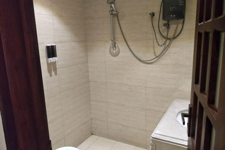 Bathroom 3, China Manor Hotel & Restaurant, Colombo