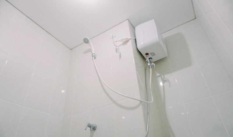 Bathroom 4, Spacious and Homey 3BR at Apartment M-Town Residence By Travelio, Tangerang