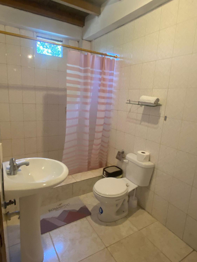 Bathroom 2, Casa Peregrina, Puerto López