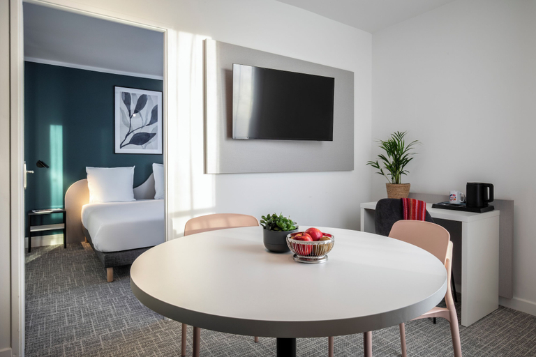 Living area 5, Aparthotel Adagio Access Paris Nanterre, Hauts-de-Seine