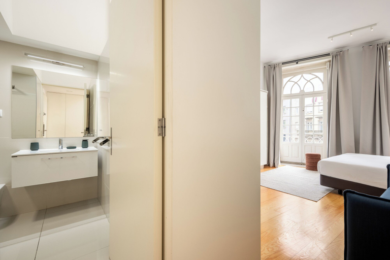 Room 5, Aspasios Trindade Apartments, Porto
