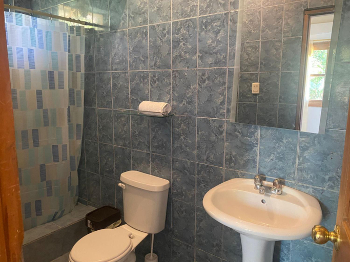 Bathroom 5, Casa Peregrina, Puerto López