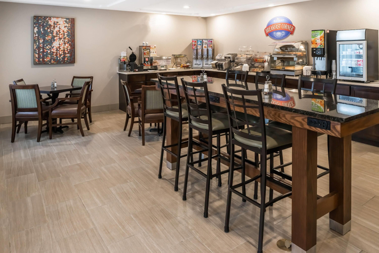 Food & Drinks 5, Baymont by Wyndham Fulton, Callaway
