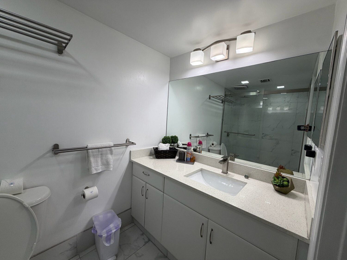 Bathroom 5, Sky High 31st Floor Condo W Parking, Miami-Dade