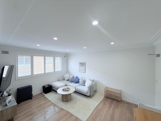 Bedroom 2, Coogee Sunrise shared Apt with Parking, Balcony & Work Desk, Sydney