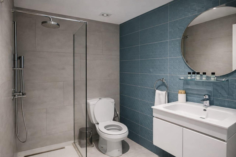 Others 4, Lovely 1-Bed Apartment in lac1 Tunis