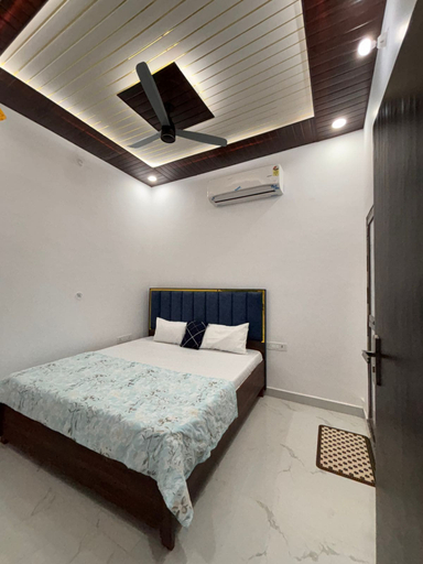 Room 5, Suryavanshi Guest House, Faizabad