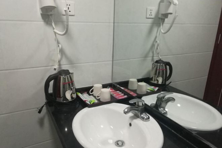 Bathroom 3, Yun Hai Hotel, Shanghai