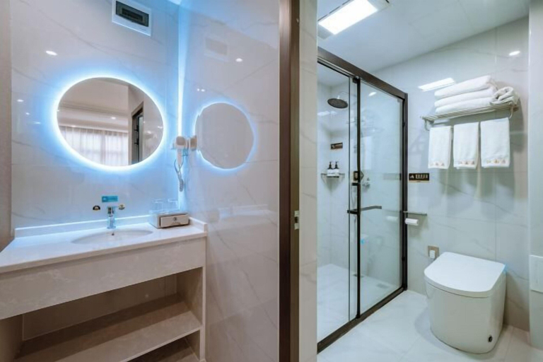 Bathroom 3, Jiangnanju Boutique Hotel, Dali Bai