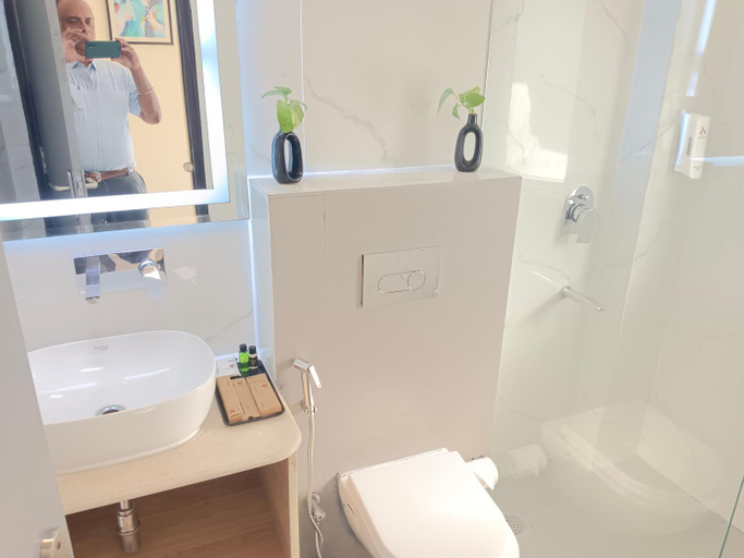 Bathroom 5, Inde Hotel Golf Course Extension, Gurgaon