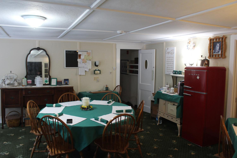 Food & Drinks 4, Fox Creek Inn LLC, Rutland