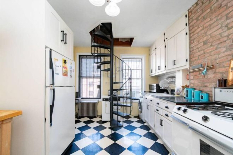 Room 3, Charming 3-Bedroom Apartment in Midtown West, New York