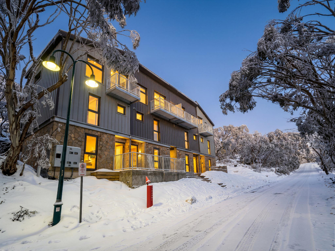 Exterior view 2, Mont Blanc Chalet –Mount Buller Chalet Walk to Lifts. Sleeps 12, Mount Buller Alpine Resort