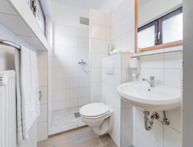 Bathroom 5, Belvilla Heiderhof in Rheinischen Westerwald, Altenkirchen (Westerwald)