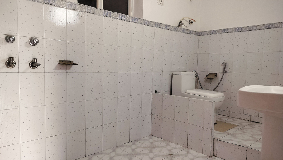 Bathroom, Omni Hotel, Kangra