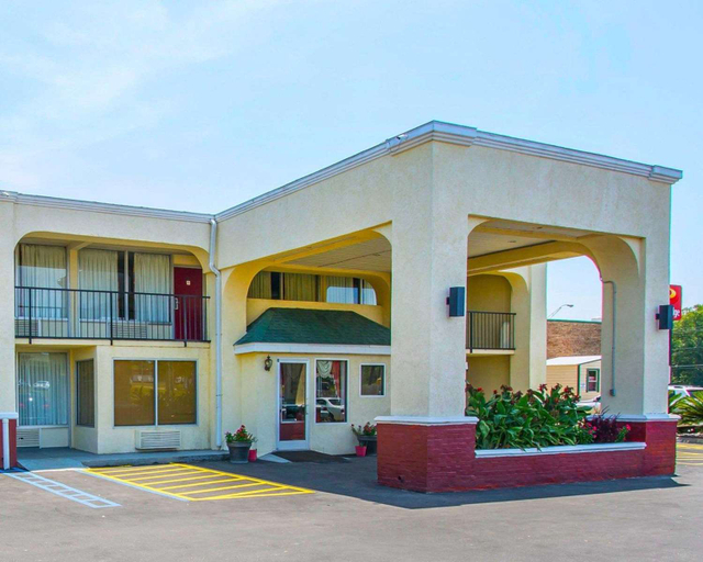 Exterior & Views 1, Econo Lodge Andalusia, AL, Covington