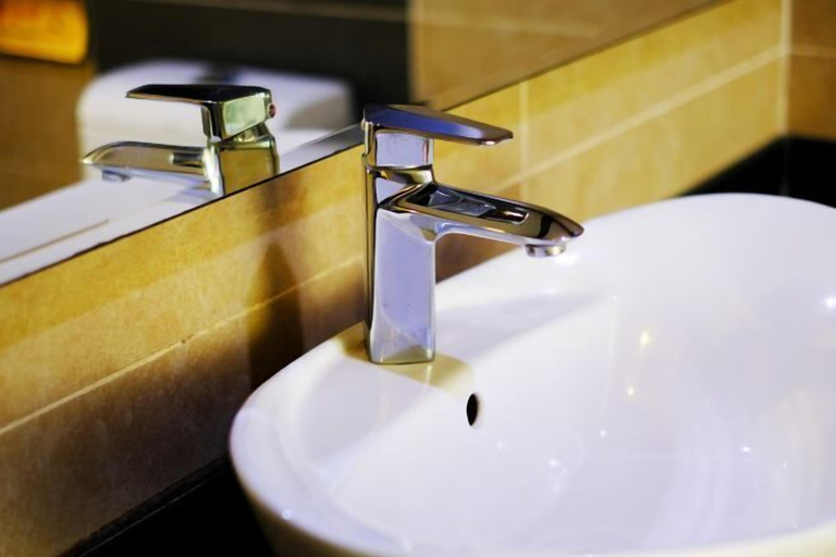 Bathroom 3, Wanjia Hotel, Lincang