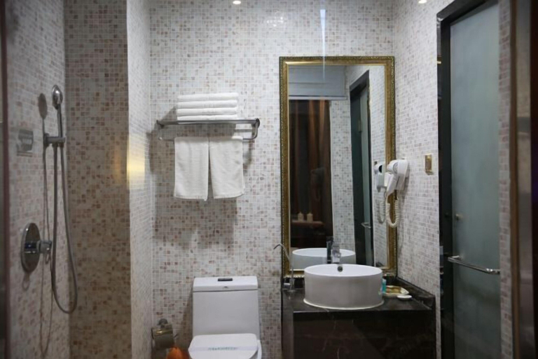 Bathroom 3, Zhenghe Holiday Hotel, Shangluo
