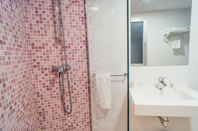 Bathroom 2, Hostal Cortes, Cuenca