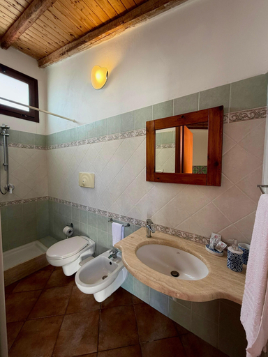 Bathroom 4, Fattoria Manostalla, Palermo