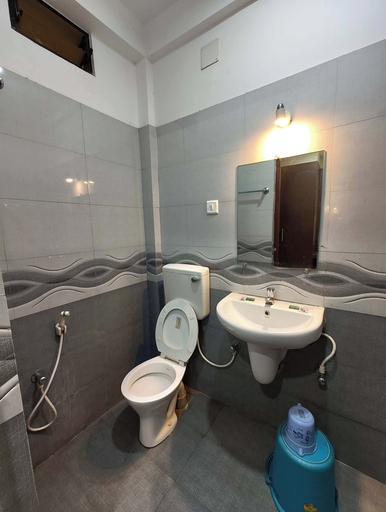 Bathroom, Hotel U K Palace Puri, Puri