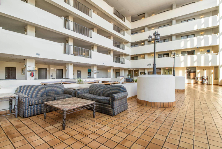 Public Area 2, Clarion Hotel Jackson Northwest, Madison