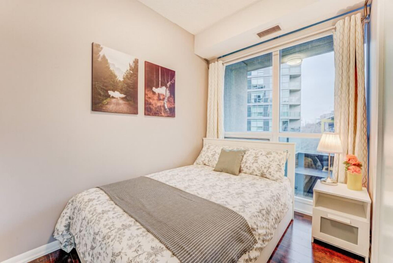 Room 5, Designer Living - Near Rogers Centre, Toronto