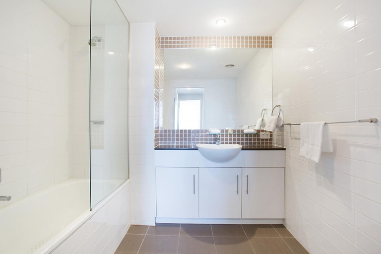 Bathroom 4, Swell Apartments - Hosted by Burleigh Letting, Gold Coast