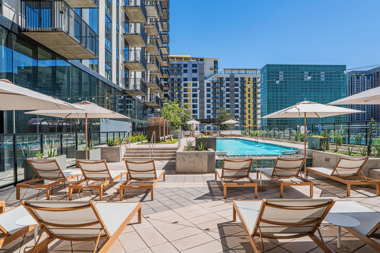 Pool 4, Deluxe Stay 5mins to Convention Center, Maricopa