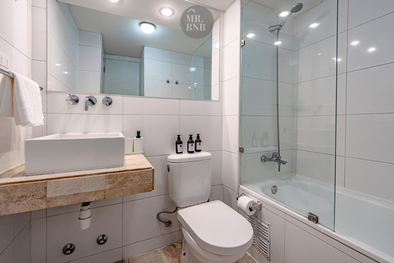 Bathroom 3, Padre Mariano Apartments by Mr BnB, Santiago