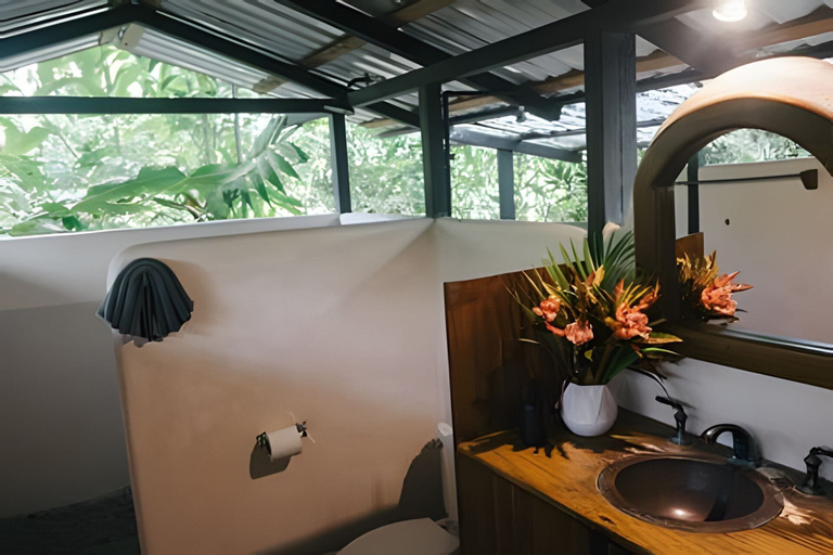Bathroom 4, El Tumbo de las Olas, Golfito