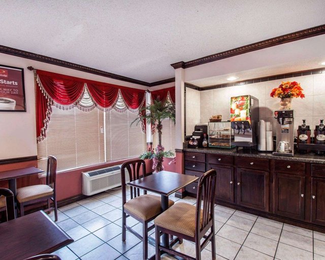 Food & Drinks 5, Econo Lodge Andalusia, AL, Covington