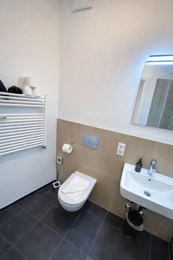 Bathroom 3, Arbio I Apartmently, Berlin