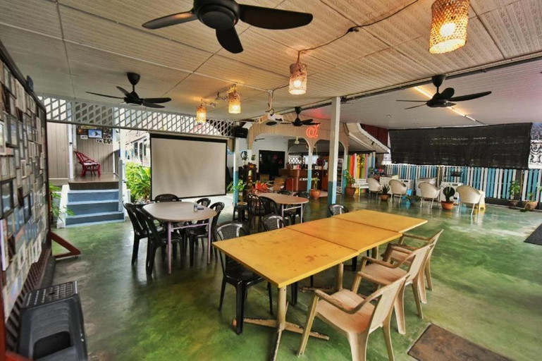 Food & Drinks 4, Ai Beach Resort, Manjung