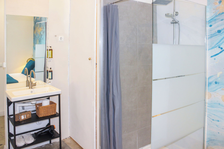 Bathroom 4, Lisbon Studios, Lisbon